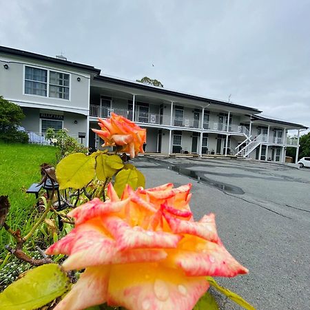 Colonial Lodge Motor Inn Yass Bagian luar foto