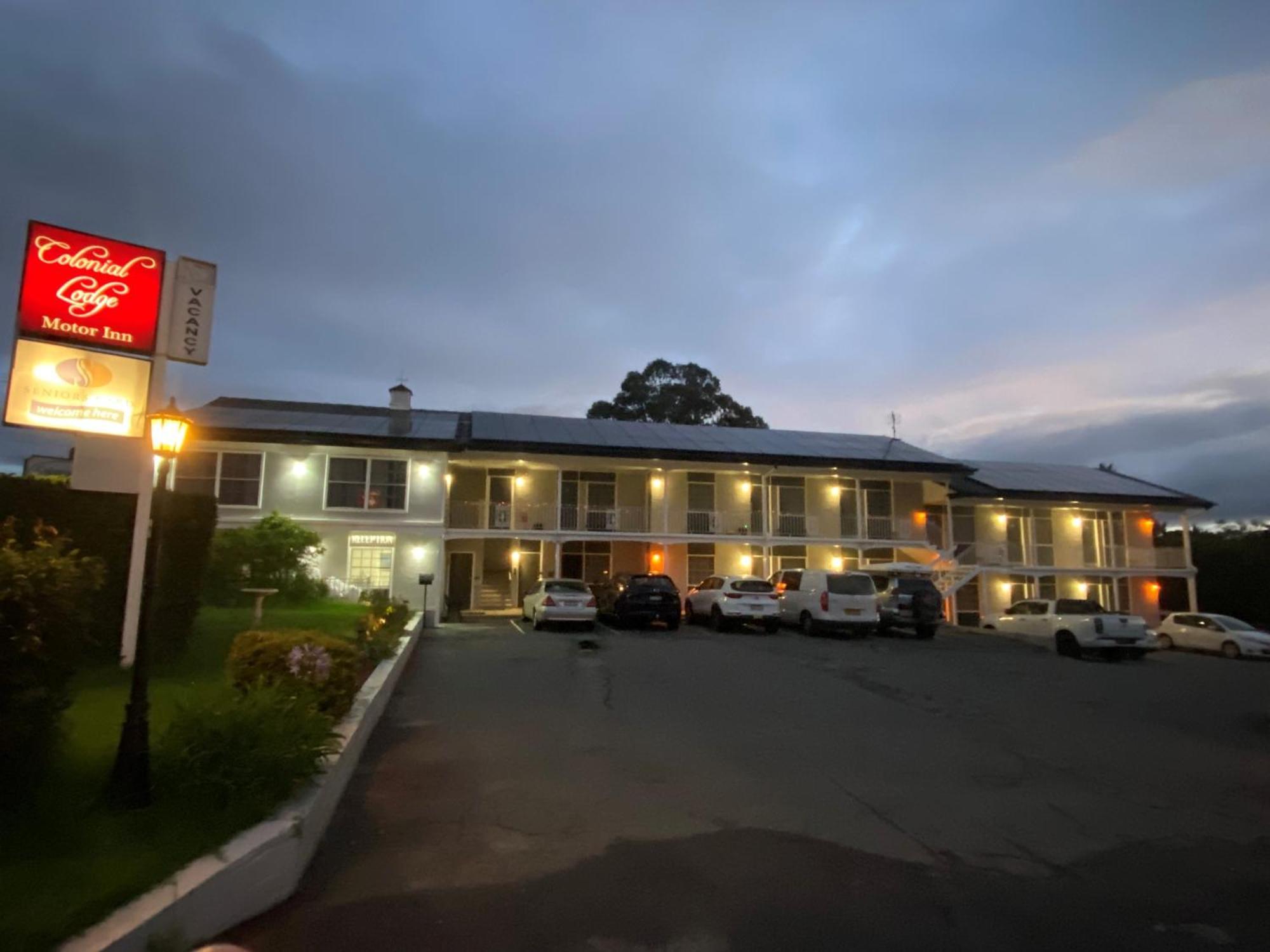 Colonial Lodge Motor Inn Yass Bagian luar foto