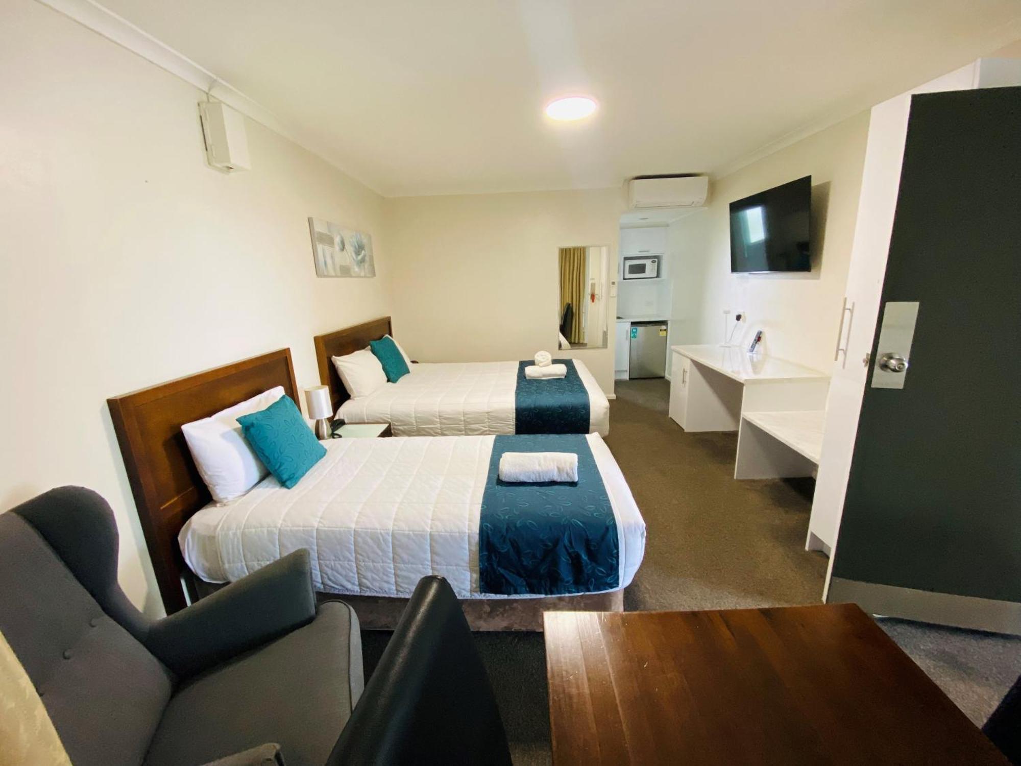 Colonial Lodge Motor Inn Yass Bagian luar foto