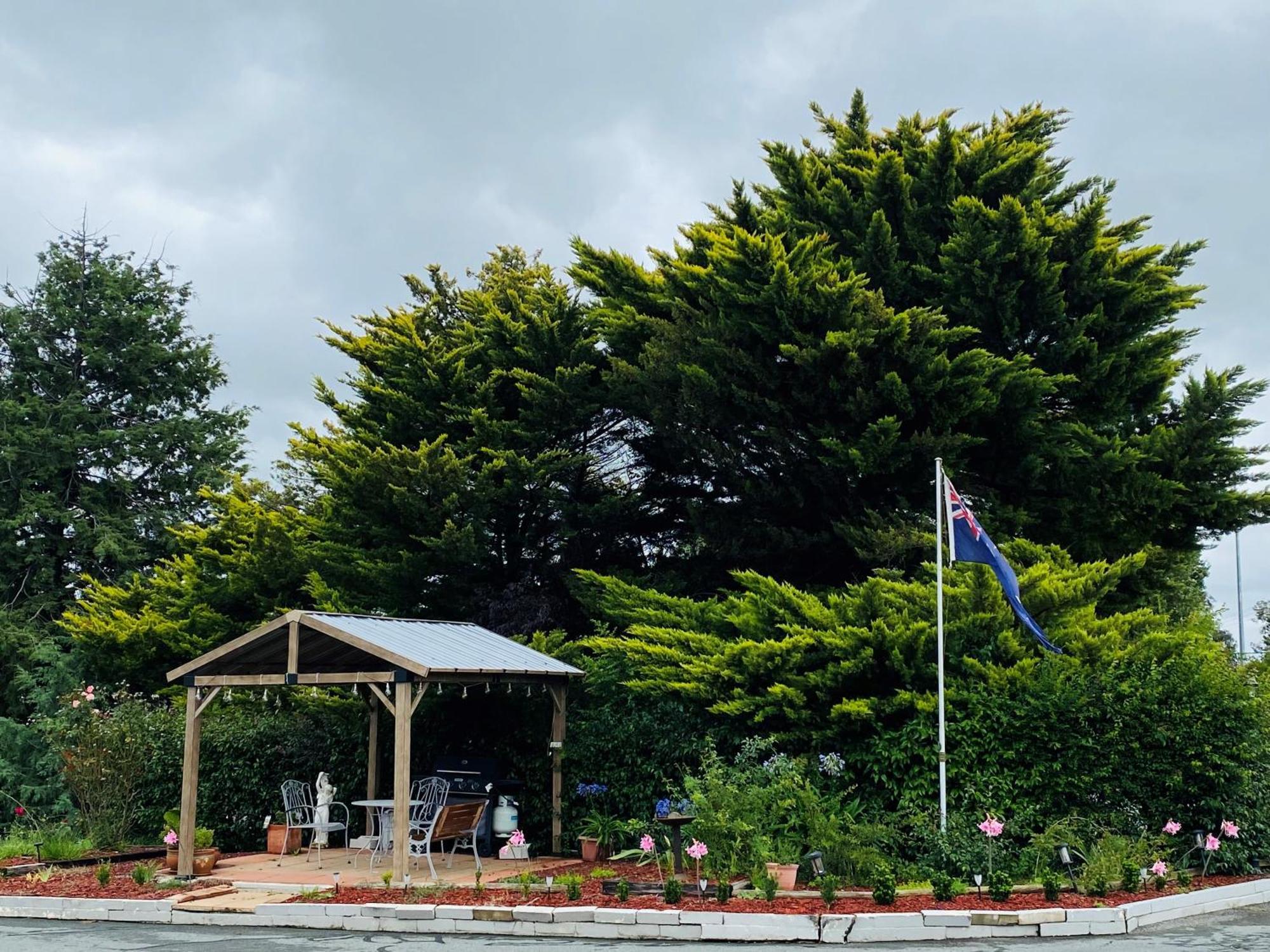 Colonial Lodge Motor Inn Yass Bagian luar foto