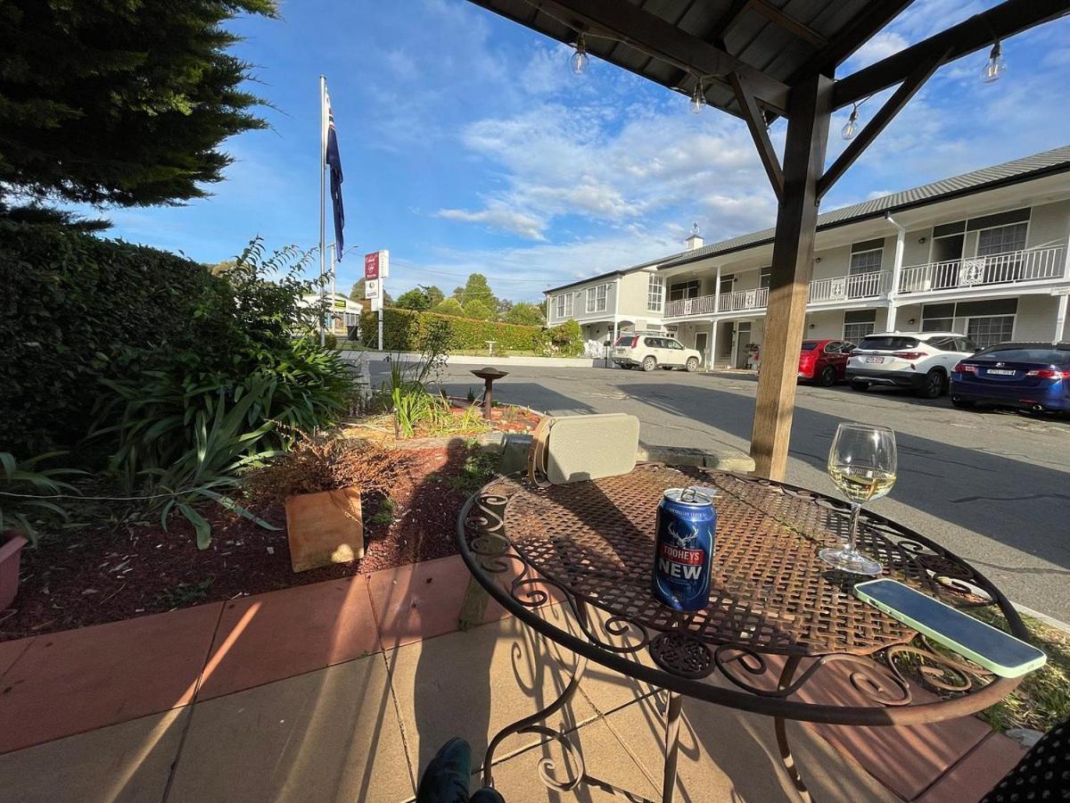 Colonial Lodge Motor Inn Yass Bagian luar foto